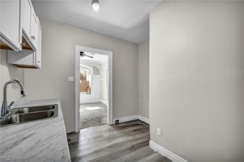 891 Paxton Road Cleveland OH 44108