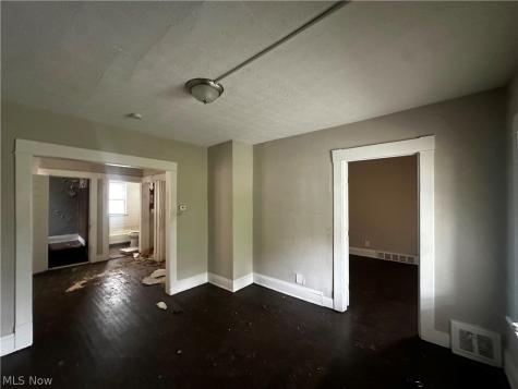 941 Alhambra Road Cleveland OH 44110