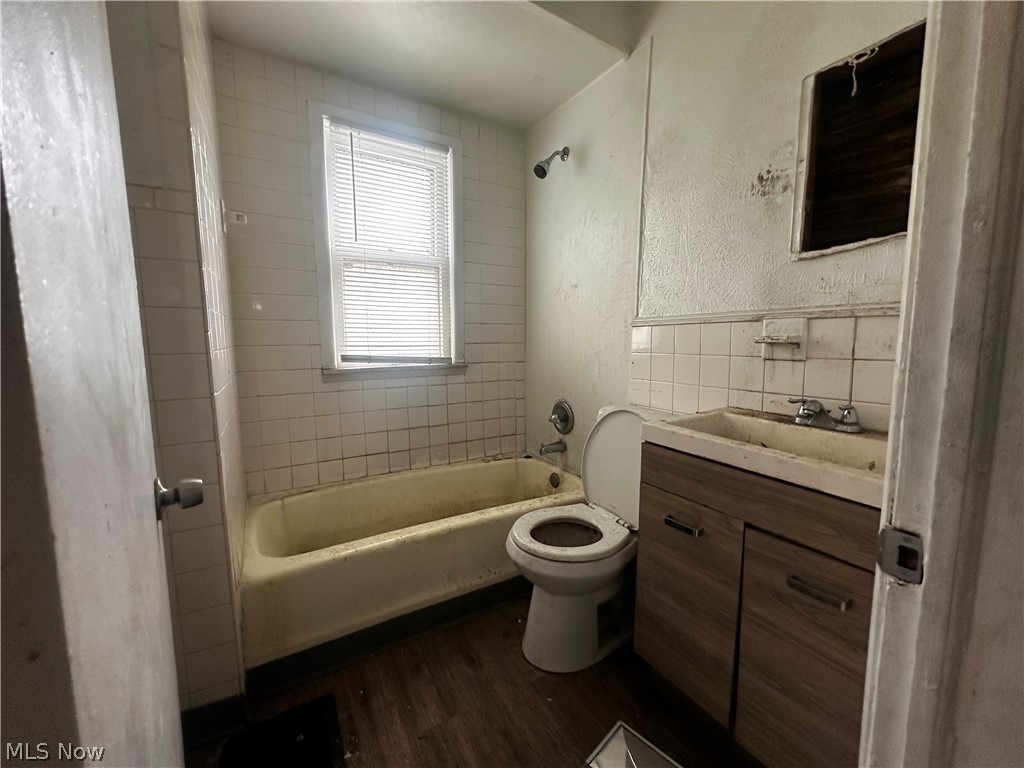 941 Alhambra Road Cleveland OH 44110