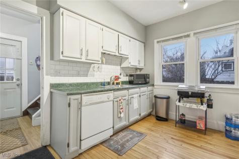 10331 Linnet Avenue Cleveland OH 44111