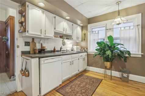 10331 Linnet Avenue Cleveland OH 44111