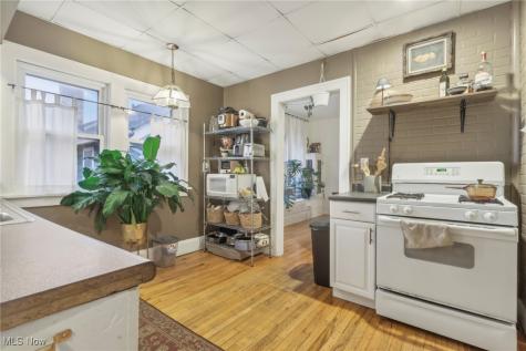 10331 Linnet Avenue Cleveland OH 44111