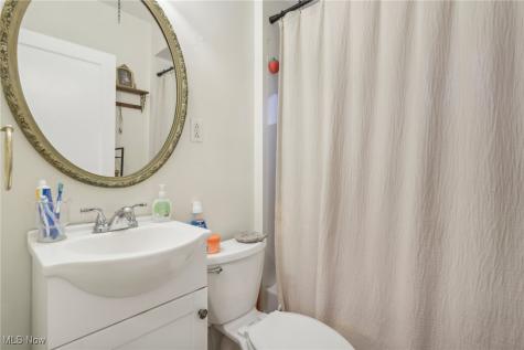 10331 Linnet Avenue Cleveland OH 44111