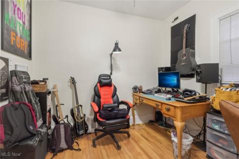 10331 Linnet Avenue Cleveland OH 44111