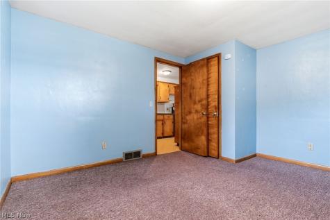 277 Devinney Avenue Louisville OH 44641