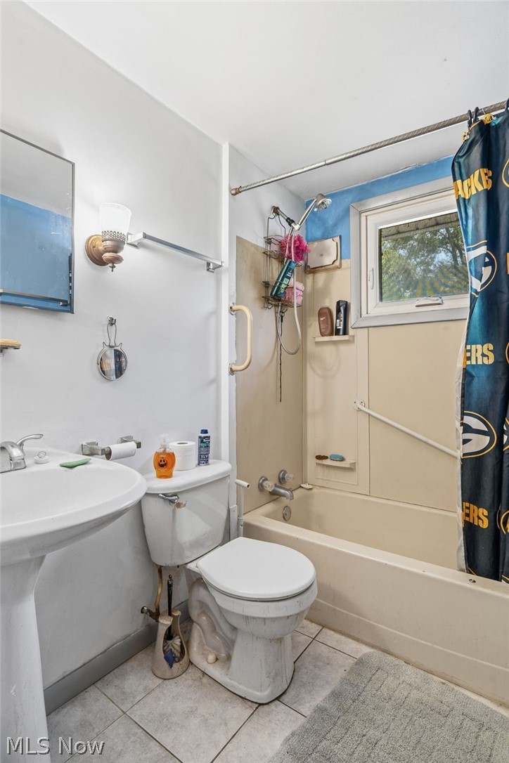277 Devinney Avenue Louisville OH 44641