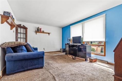 277 Devinney Avenue Louisville OH 44641