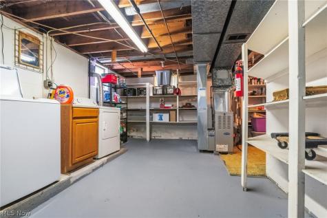 277 Devinney Avenue Louisville OH 44641
