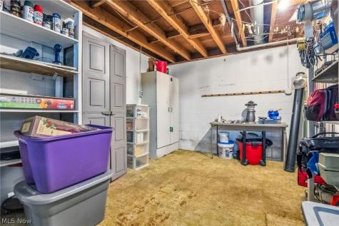 277 Devinney Avenue Louisville OH 44641