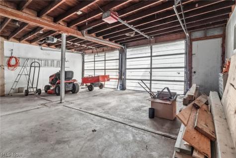 277 Devinney Avenue Louisville OH 44641