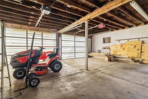 277 Devinney Avenue Louisville OH 44641