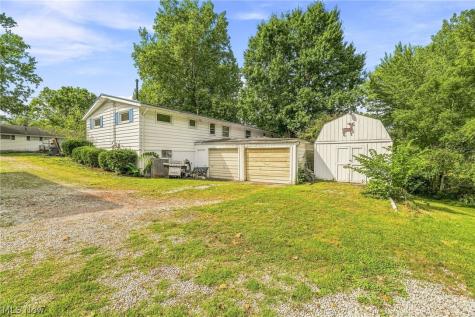 277 Devinney Avenue Louisville OH 44641