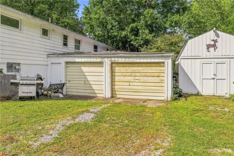 277 Devinney Avenue Louisville OH 44641
