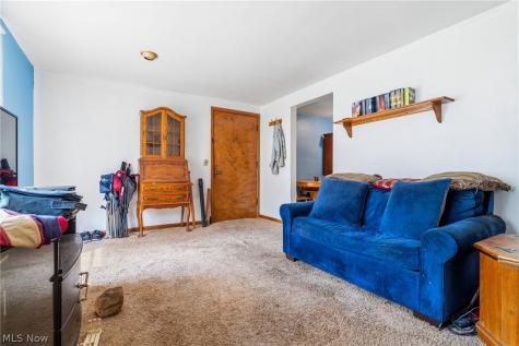 277 Devinney Avenue Louisville OH 44641