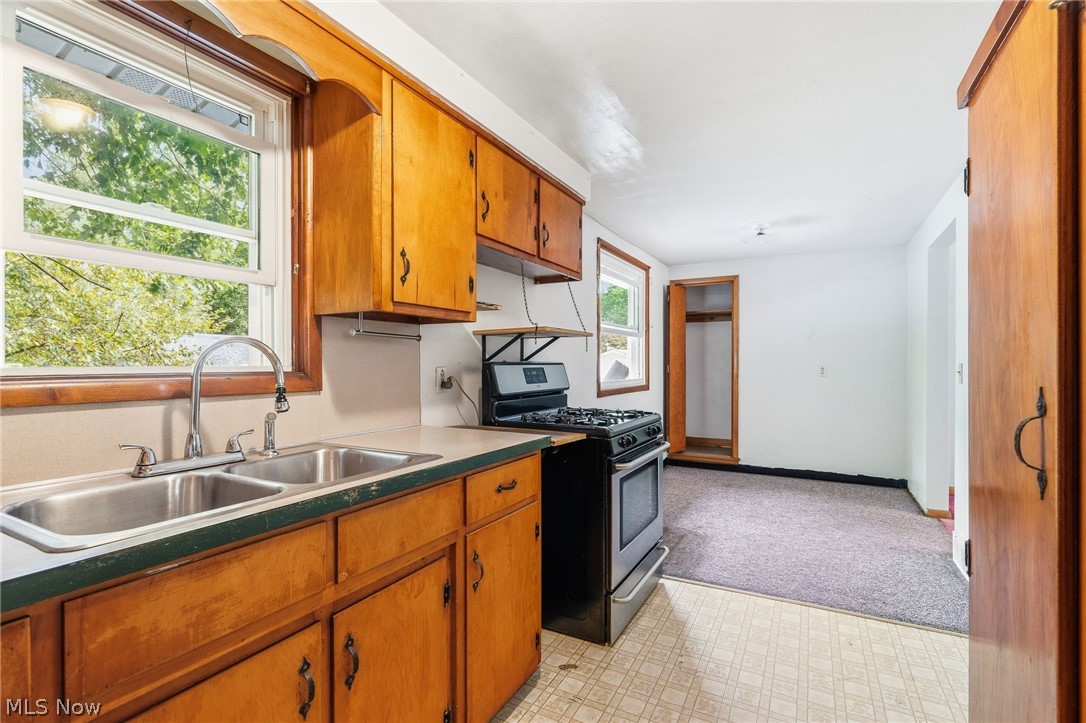 277 Devinney Avenue Louisville OH 44641