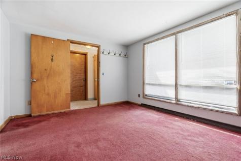 277 Devinney Avenue Louisville OH 44641