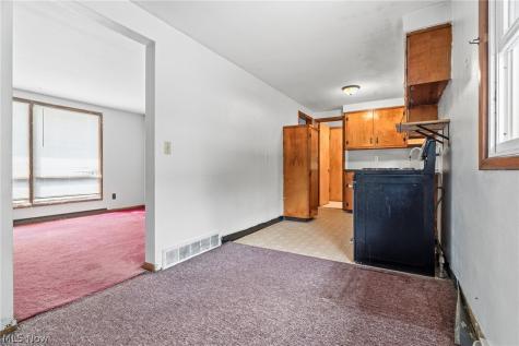 277 Devinney Avenue Louisville OH 44641