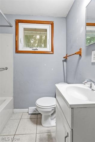 277 Devinney Avenue Louisville OH 44641