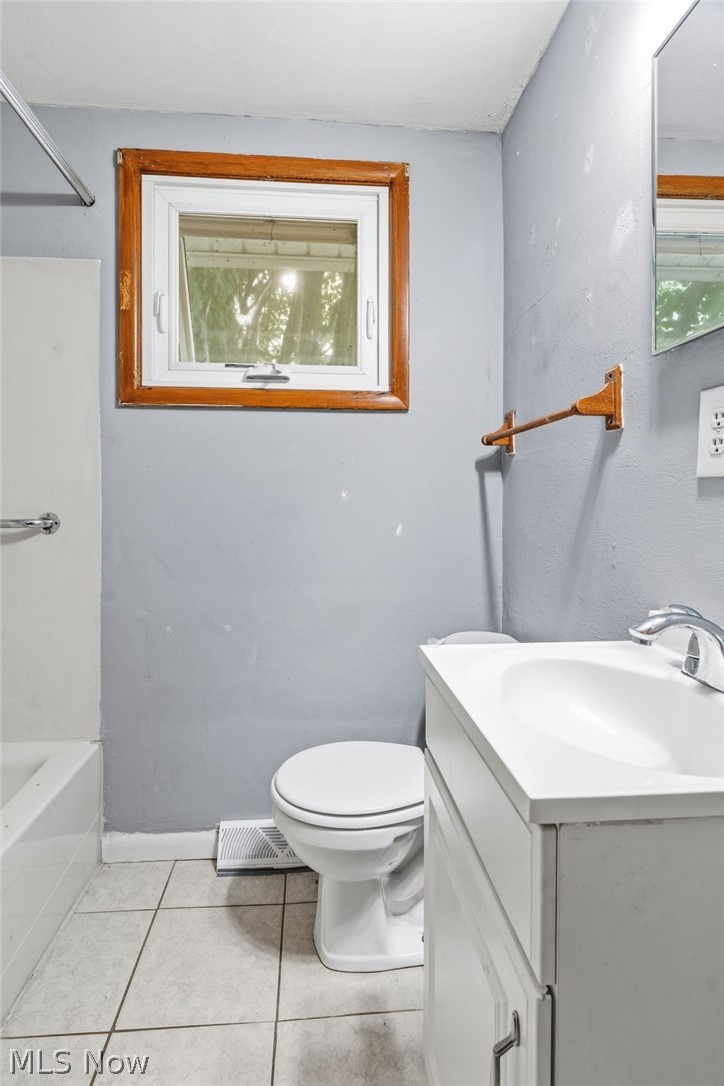 277 Devinney Avenue Louisville OH 44641