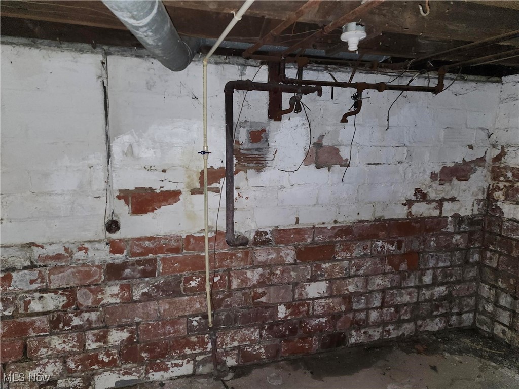 12501 Locke Avenue Cleveland OH 44108