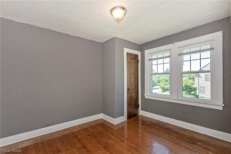 3571 Strathavon Road Shaker Heights OH 44120