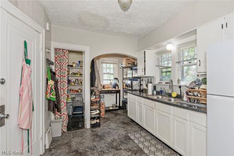 3571 Strathavon Road Shaker Heights OH 44120