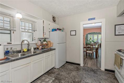 3571 Strathavon Road Shaker Heights OH 44120
