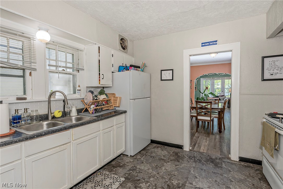 3571 Strathavon Road Shaker Heights OH 44120