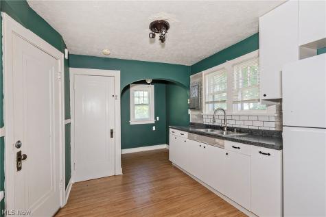 3571 Strathavon Road Shaker Heights OH 44120