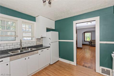 3571 Strathavon Road Shaker Heights OH 44120