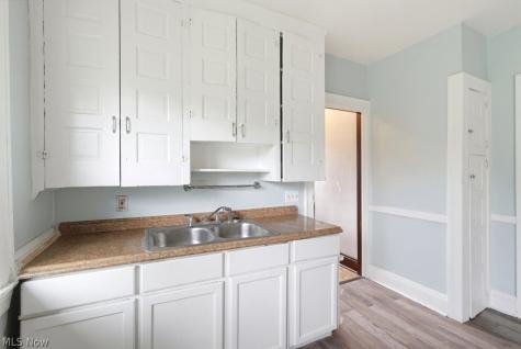 882 E 131st Street Cleveland OH 44108