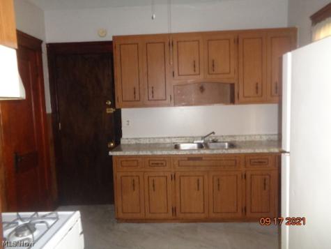 3282 W 94th Street Cleveland OH 44102