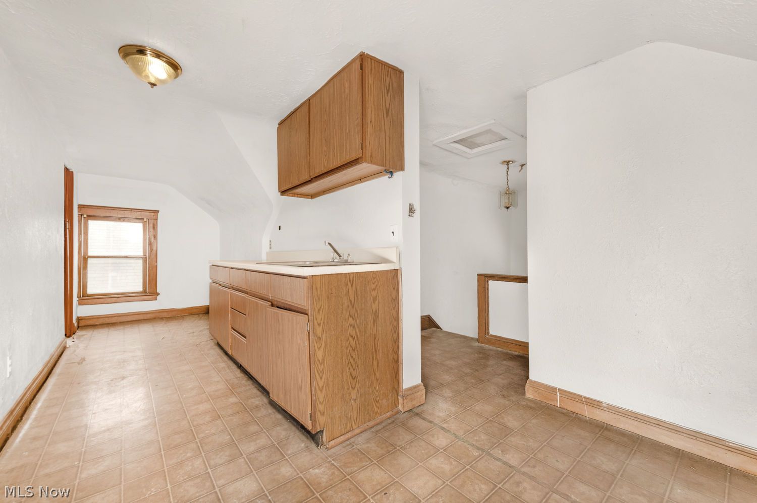 1332 W 105th Street Cleveland OH 44102