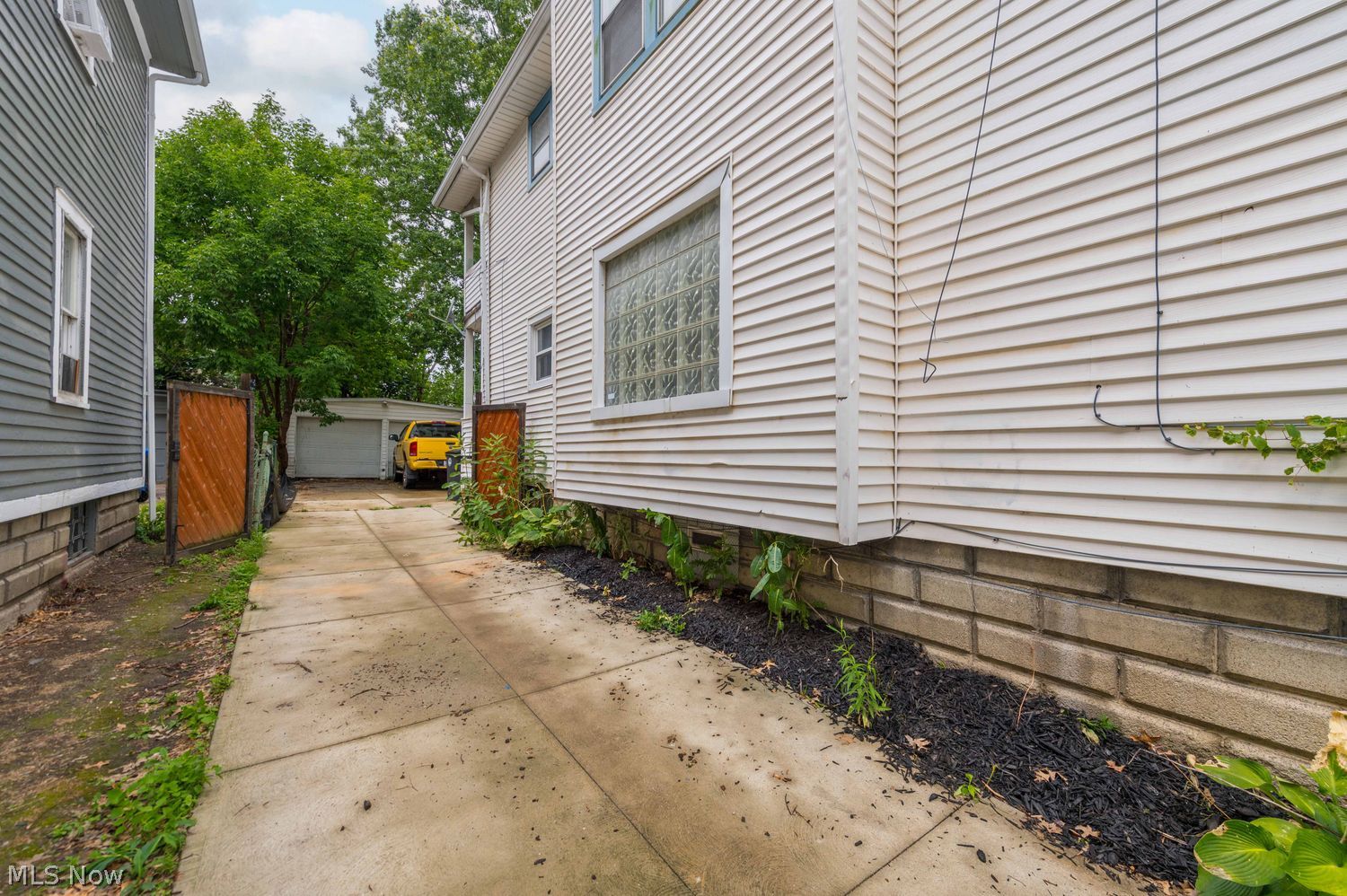 1332 W 105th Street Cleveland OH 44102