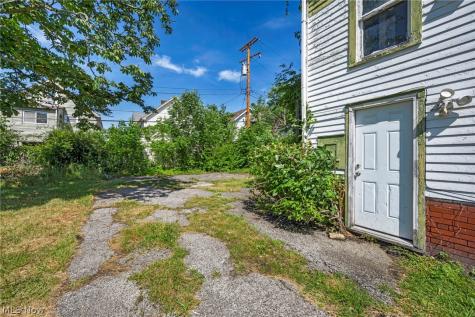 1835 Reyburn Road Cleveland OH 44112