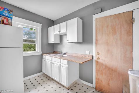 1835 Reyburn Road Cleveland OH 44112