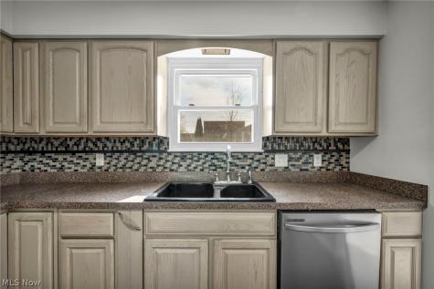2427 Haverhill Road Twinsburg OH 44087