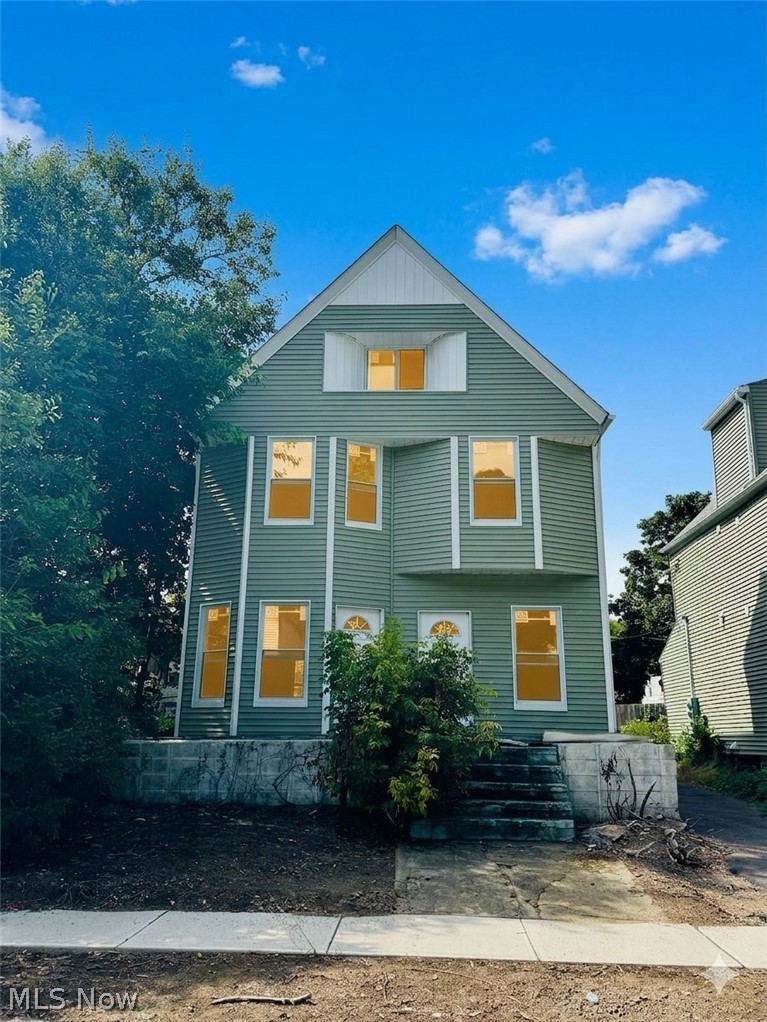 2326 E 95th Street Cleveland OH 44106