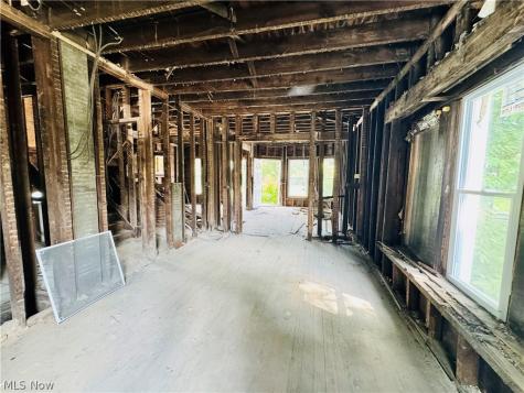 2326 E 95th Street Cleveland OH 44106