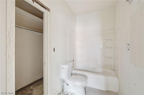 6511 Fullerton Avenue Cleveland OH 44105