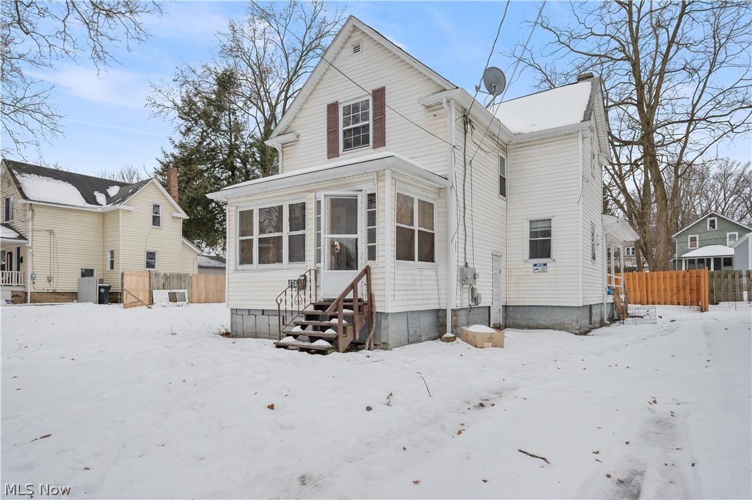434 Matthews Street Akron OH 44306