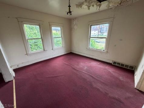 9415 Steinway Avenue Cleveland OH 44104
