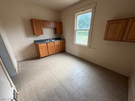 9415 Steinway Avenue Cleveland OH 44104
