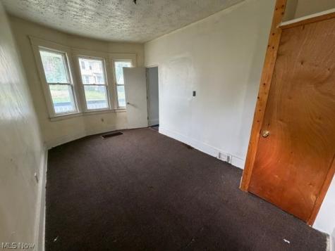 9415 Steinway Avenue Cleveland OH 44104