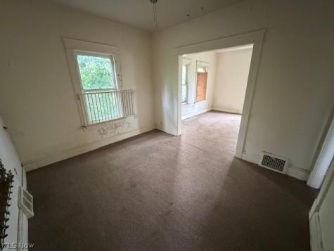 9415 Steinway Avenue Cleveland OH 44104