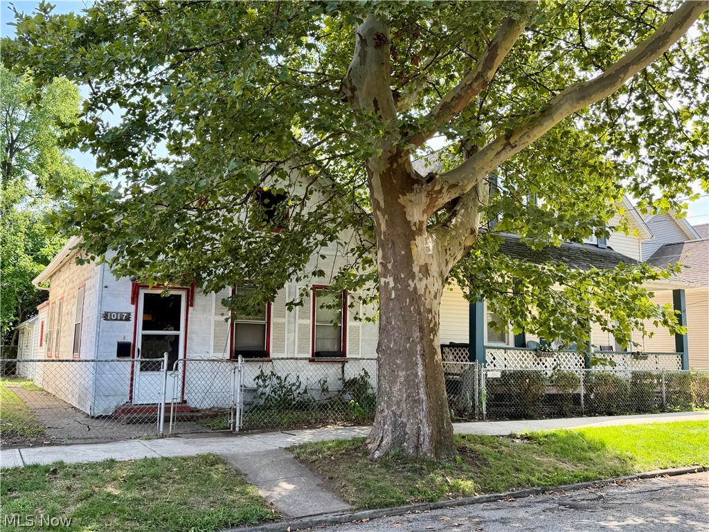 1015-1017 Auburn Avenue Cleveland OH 44113