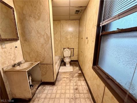 1015-1017 Auburn Avenue Cleveland OH 44113