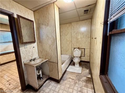 1015-1017 Auburn Avenue Cleveland OH 44113