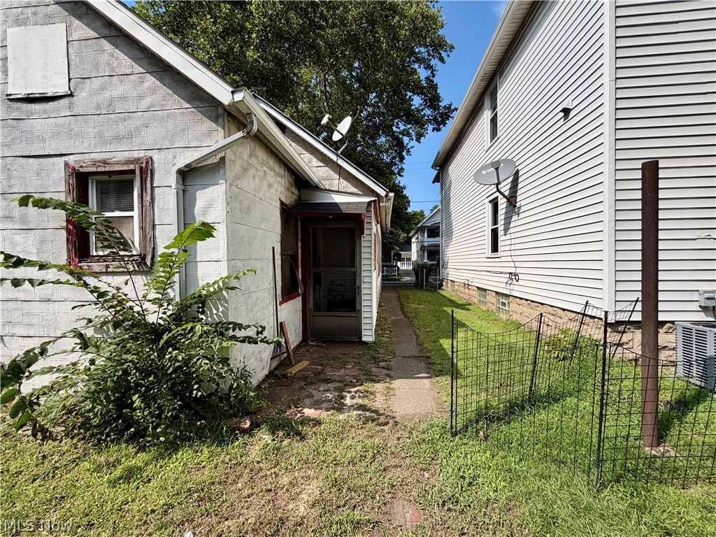 1015-1017 Auburn Avenue Cleveland OH 44113