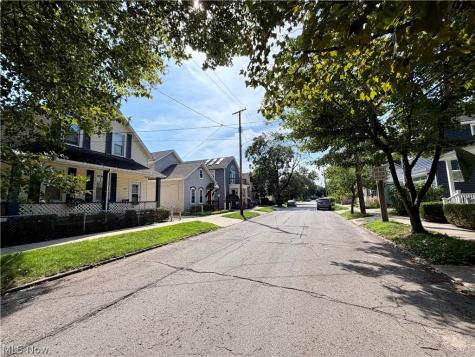 1015-1017 Auburn Avenue Cleveland OH 44113